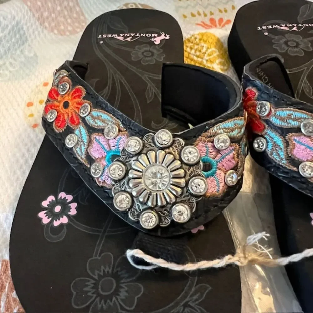 NWOT MONTANA WEST GIRLS SIZE S/M 12-13 RHINESTONE FLIP FLOPS